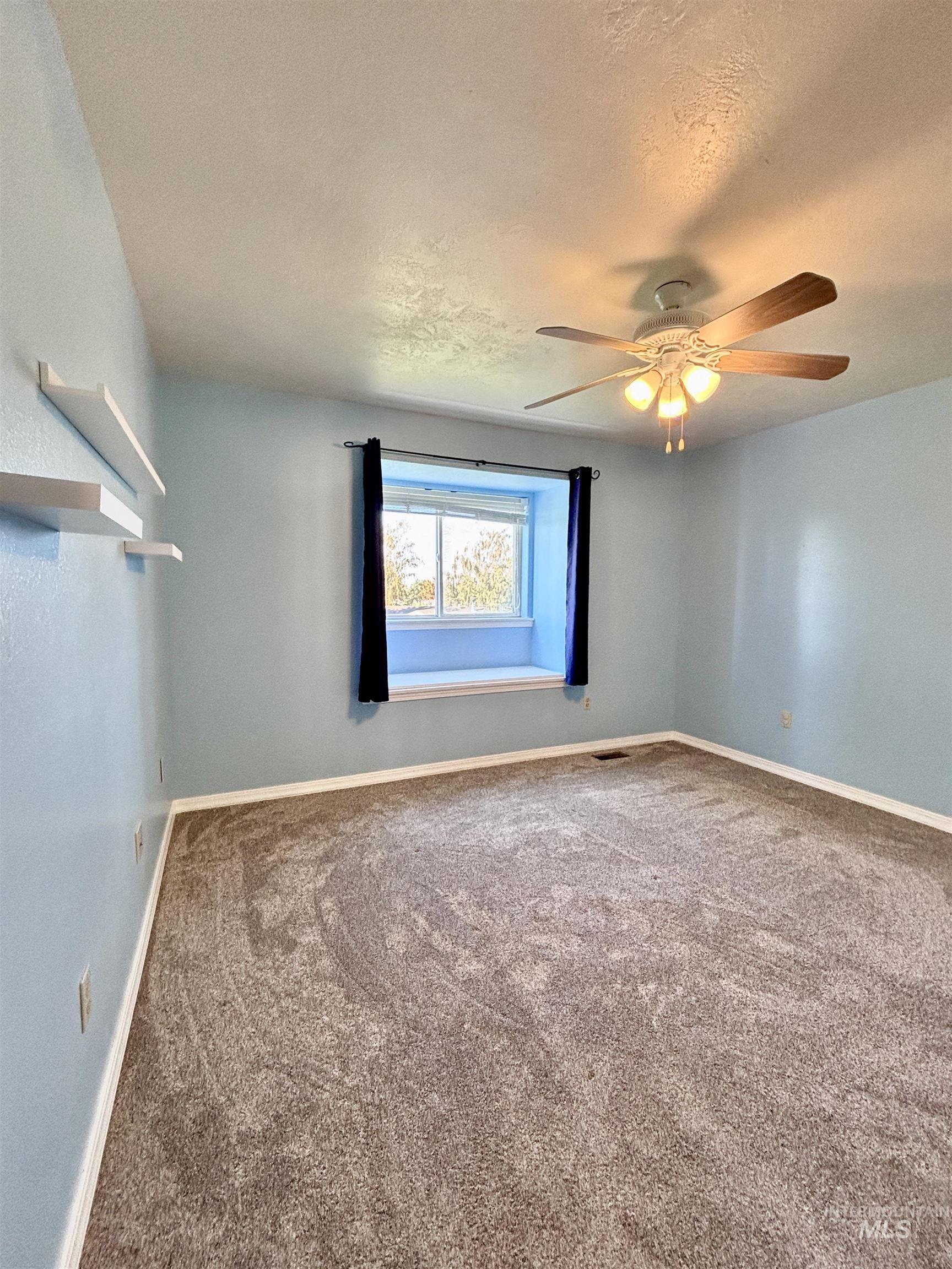 1047 E 2700 S Property Photo 28