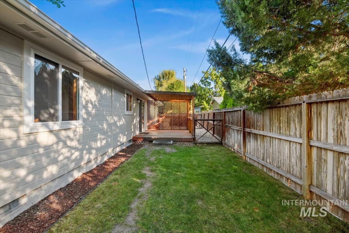 2620 N Arthur St Property Photo 24