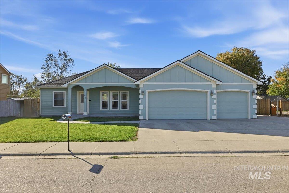 1487 Ne Cinder Loop Property Photo 1