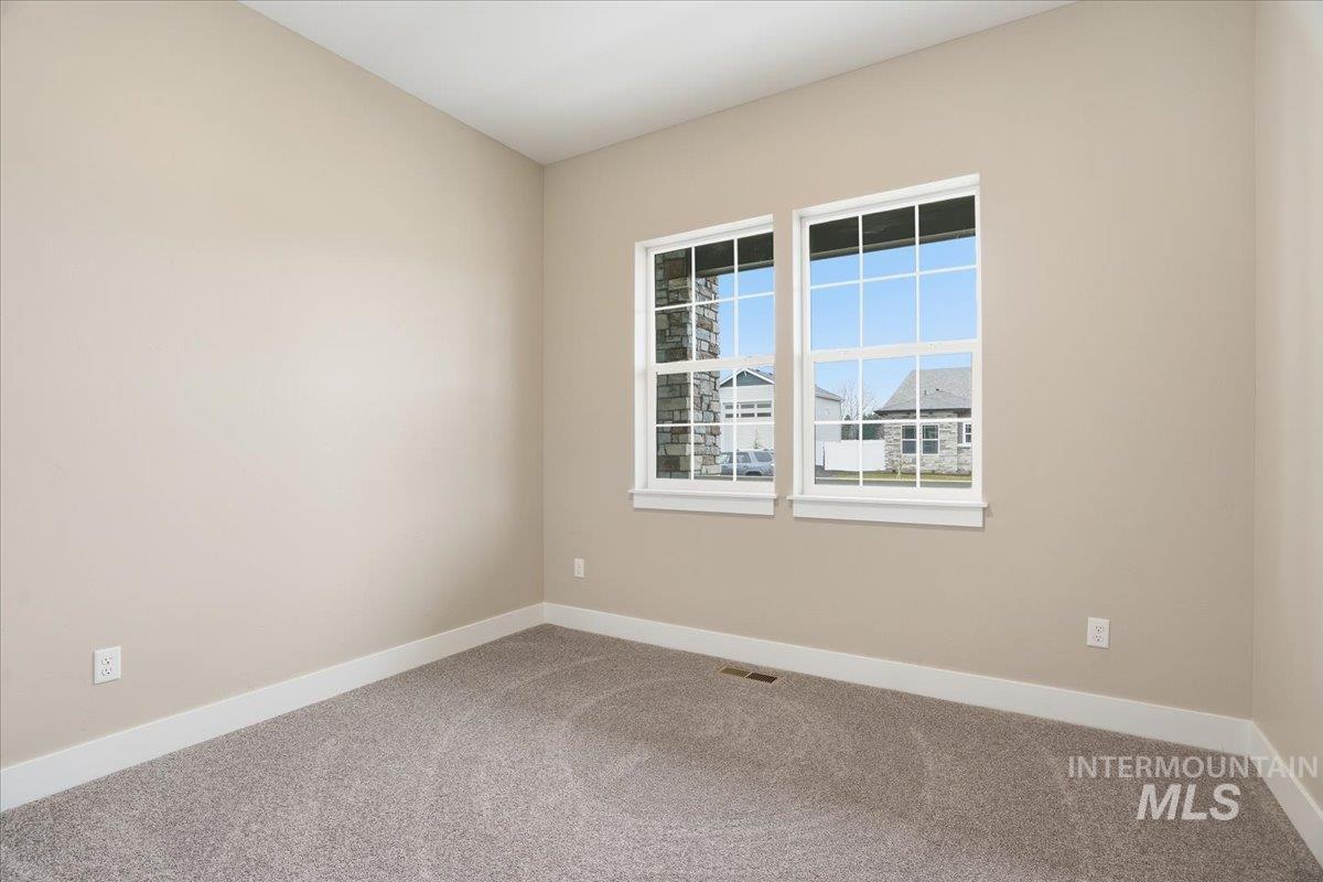 970 N Falling Water Way Property Photo 13