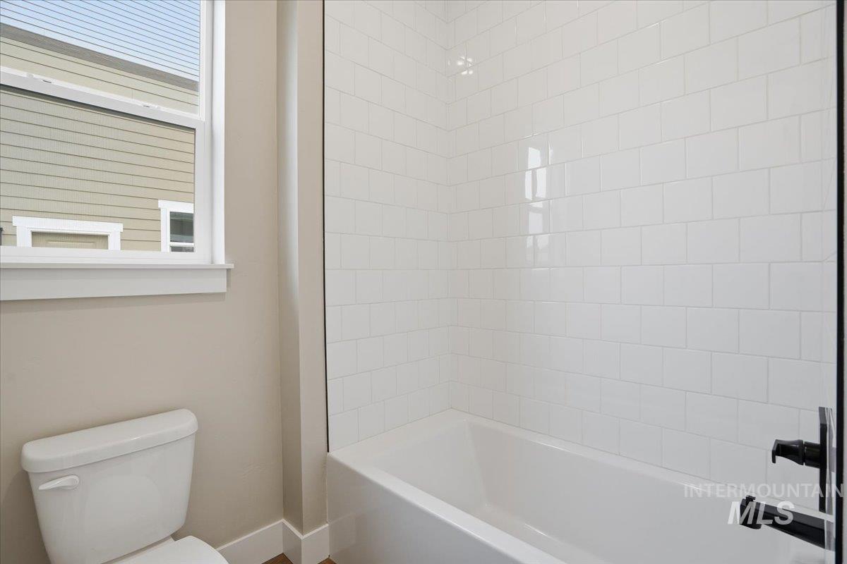 970 N Falling Water Way Property Photo 16