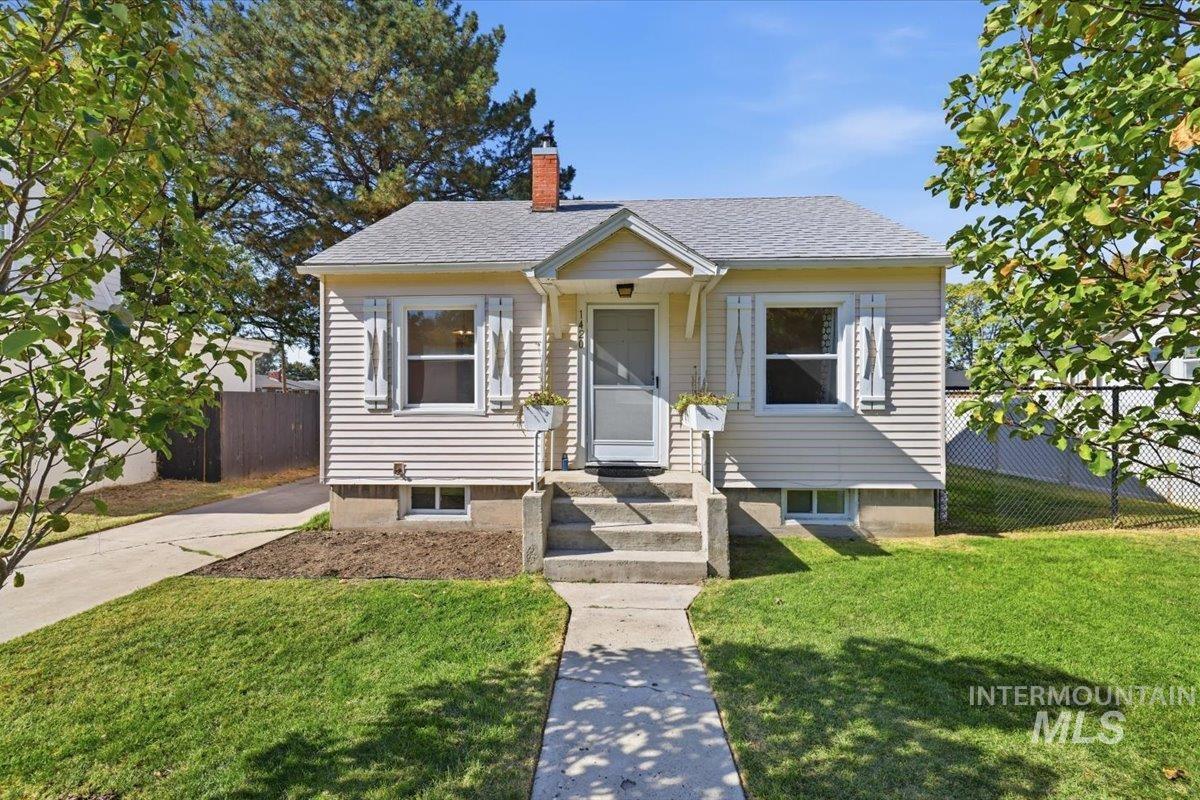1420 Arlington Ave Property Photo 1