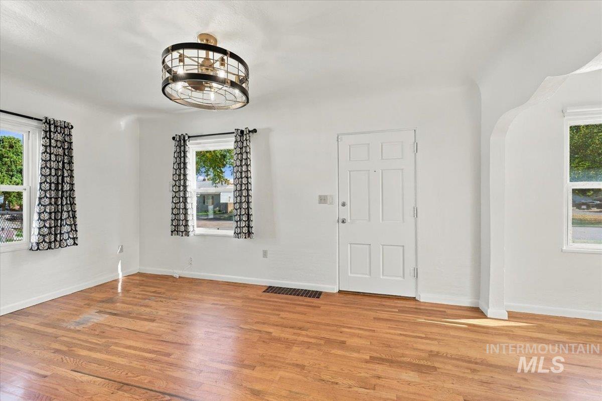 1420 Arlington Ave Property Photo 4