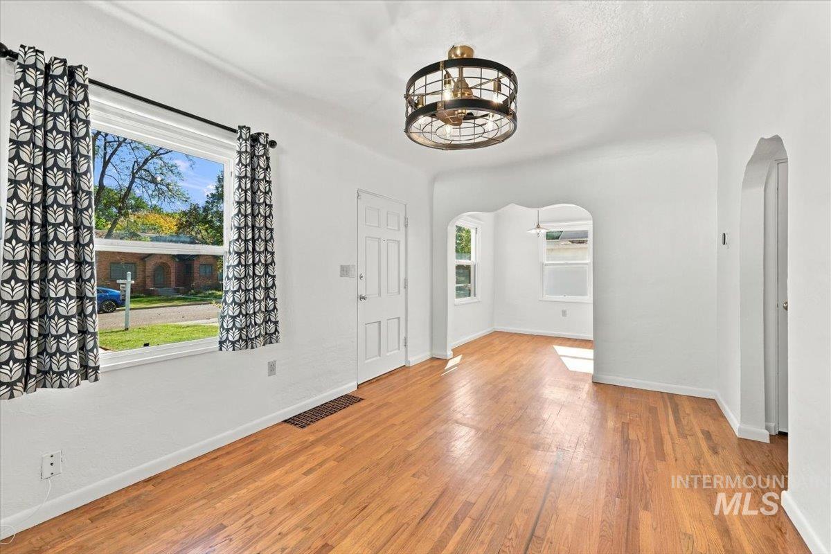 1420 Arlington Ave Property Photo 5