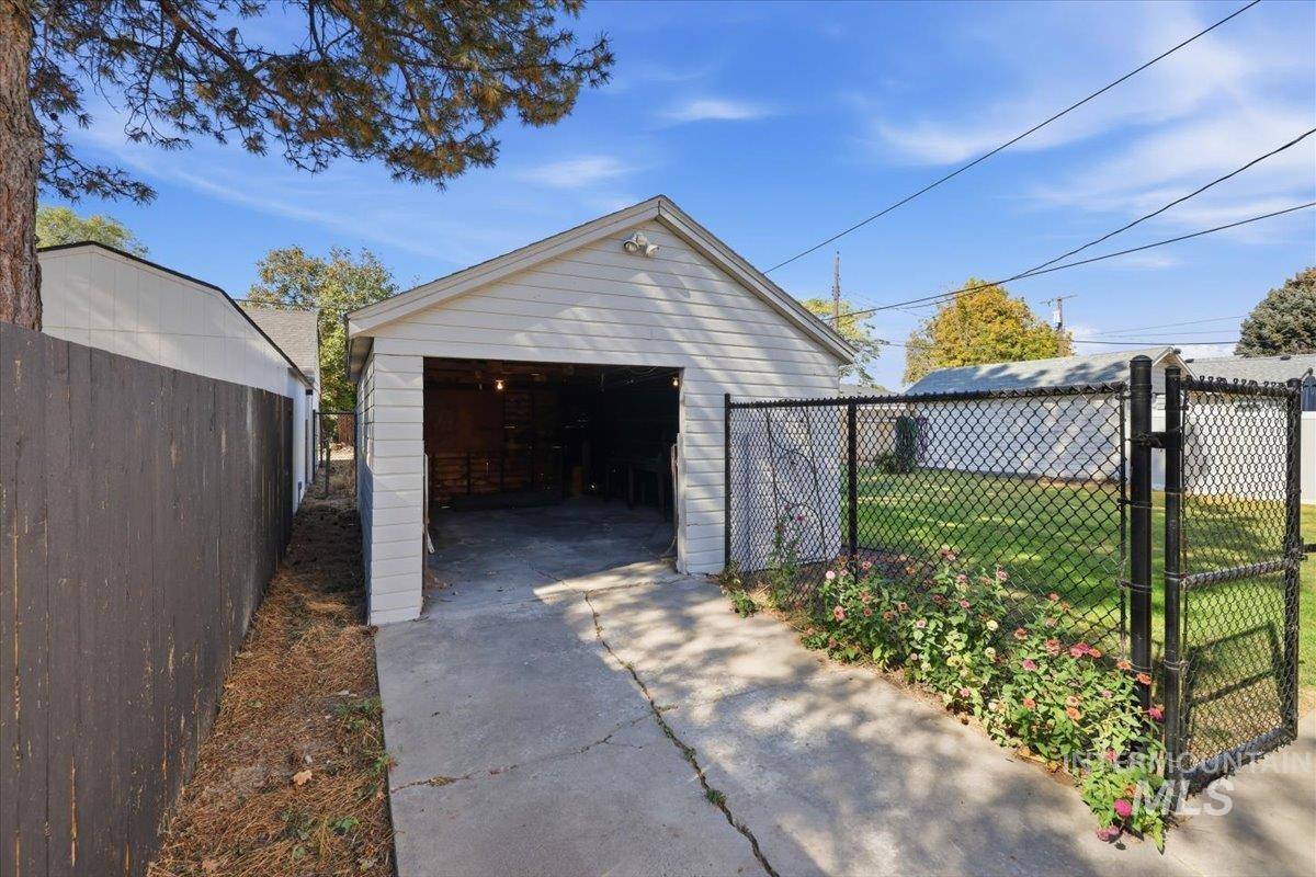1420 Arlington Ave Property Photo 28