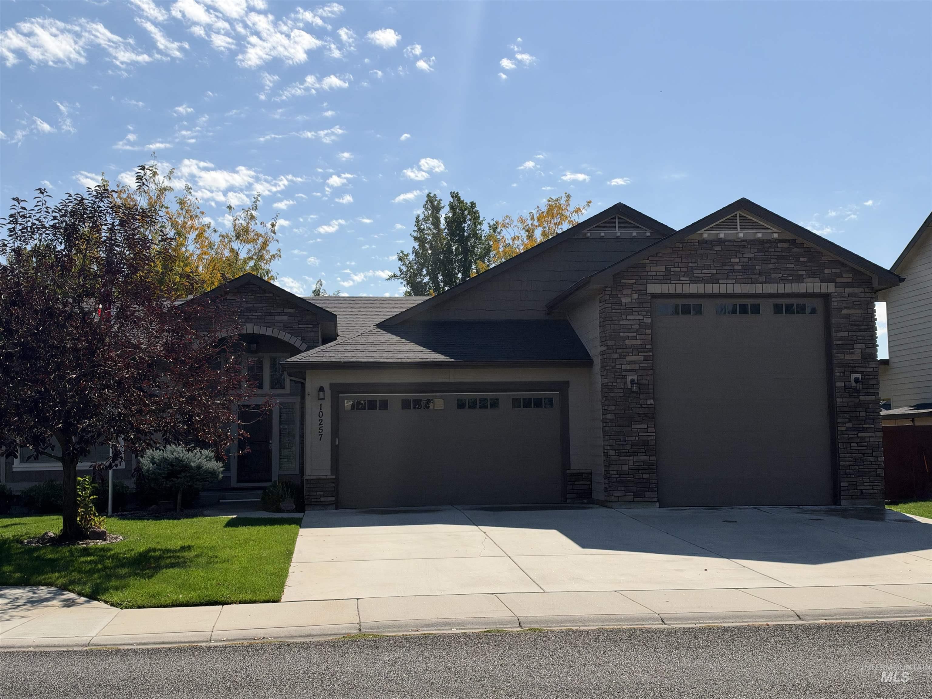 10257 W Chino Dr Property Photo 1