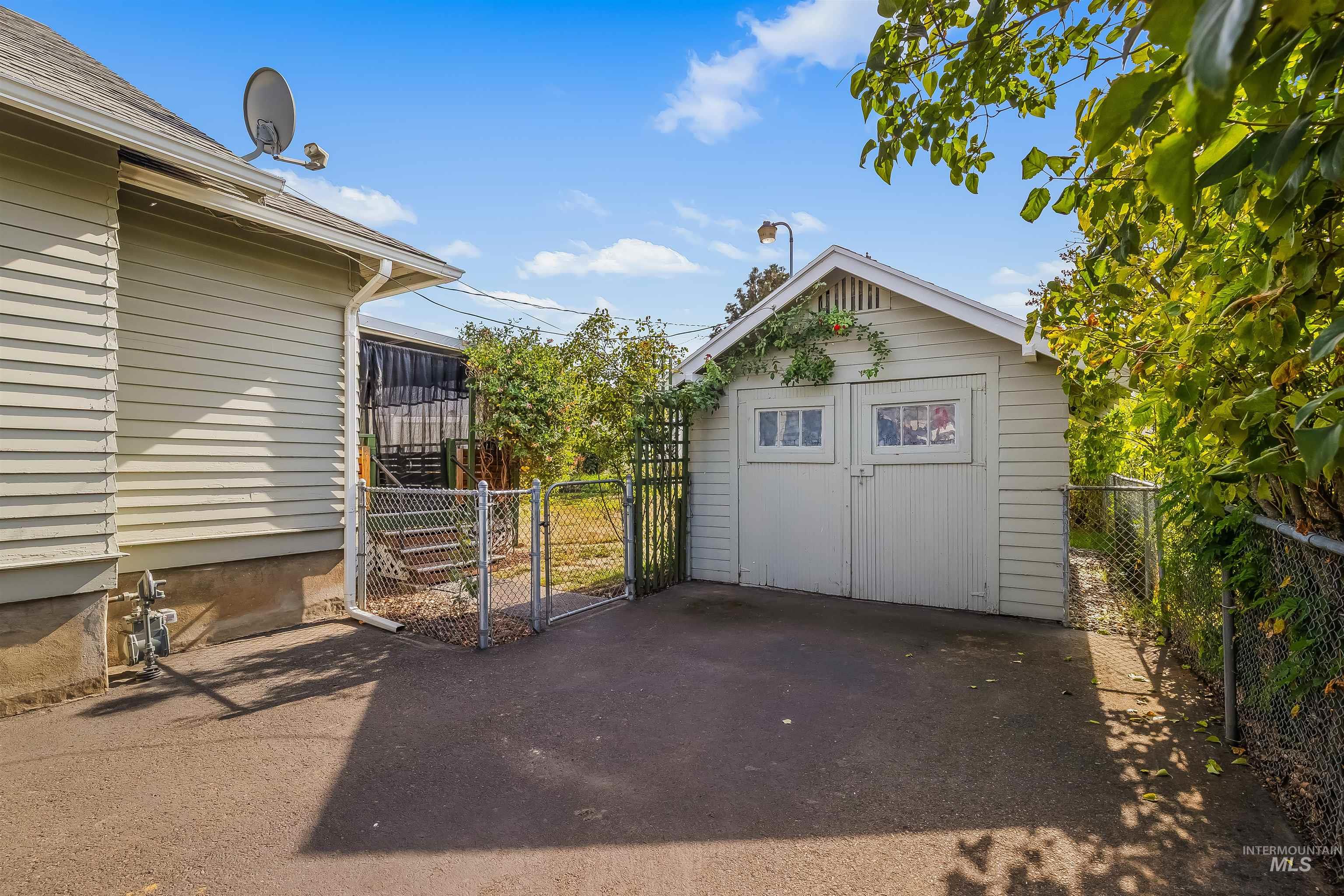 1506 13th Ave Property Photo 6