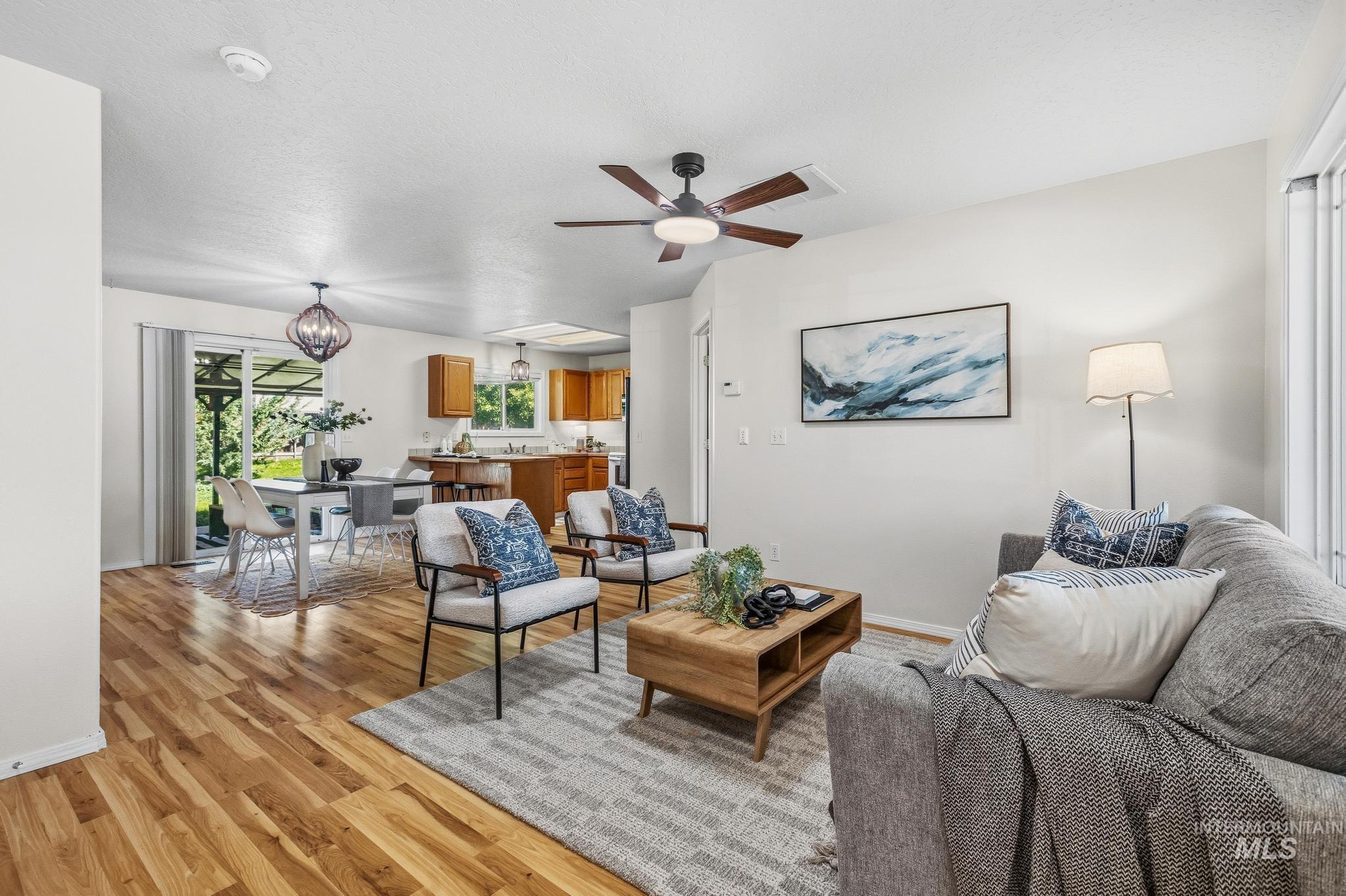 312 E Snowy Owl Street Property Photo 6