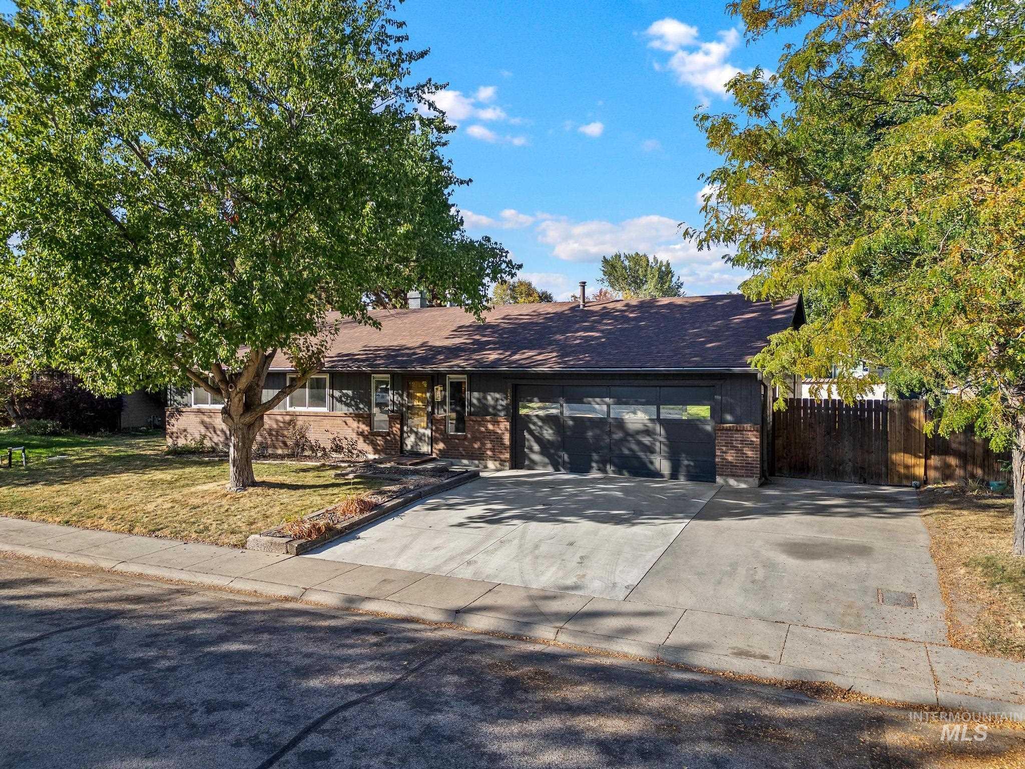 850 E Ironside Dr Property Photo 3