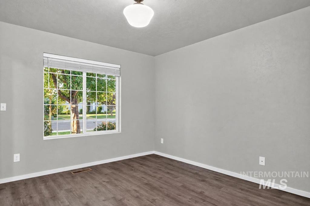 10062 W Littlewood St. Property Photo 7