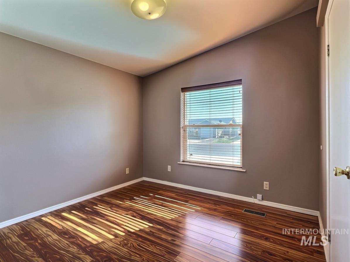 3915 Bennington Street Property Photo 10