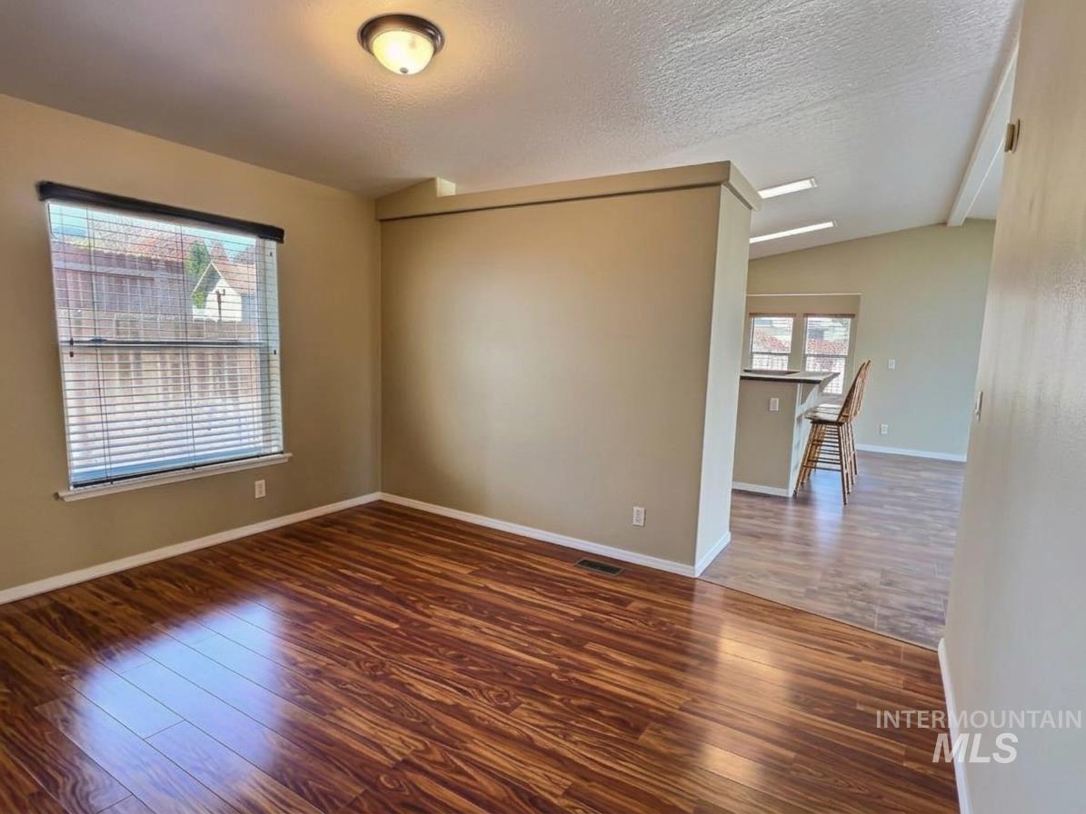 3915 Bennington Street Property Photo 13