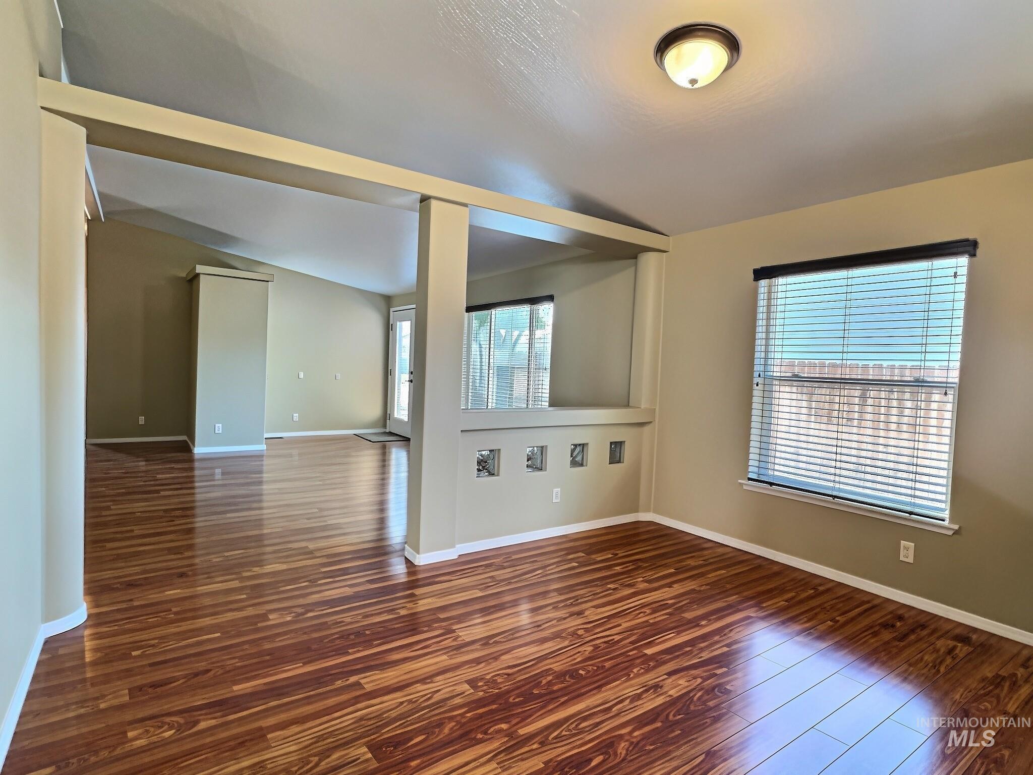 3915 Bennington Street Property Photo 14