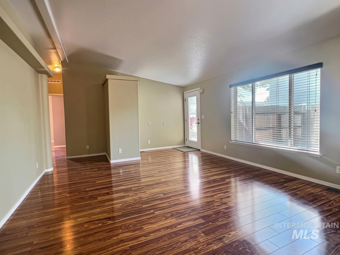 3915 Bennington Street Property Photo 15