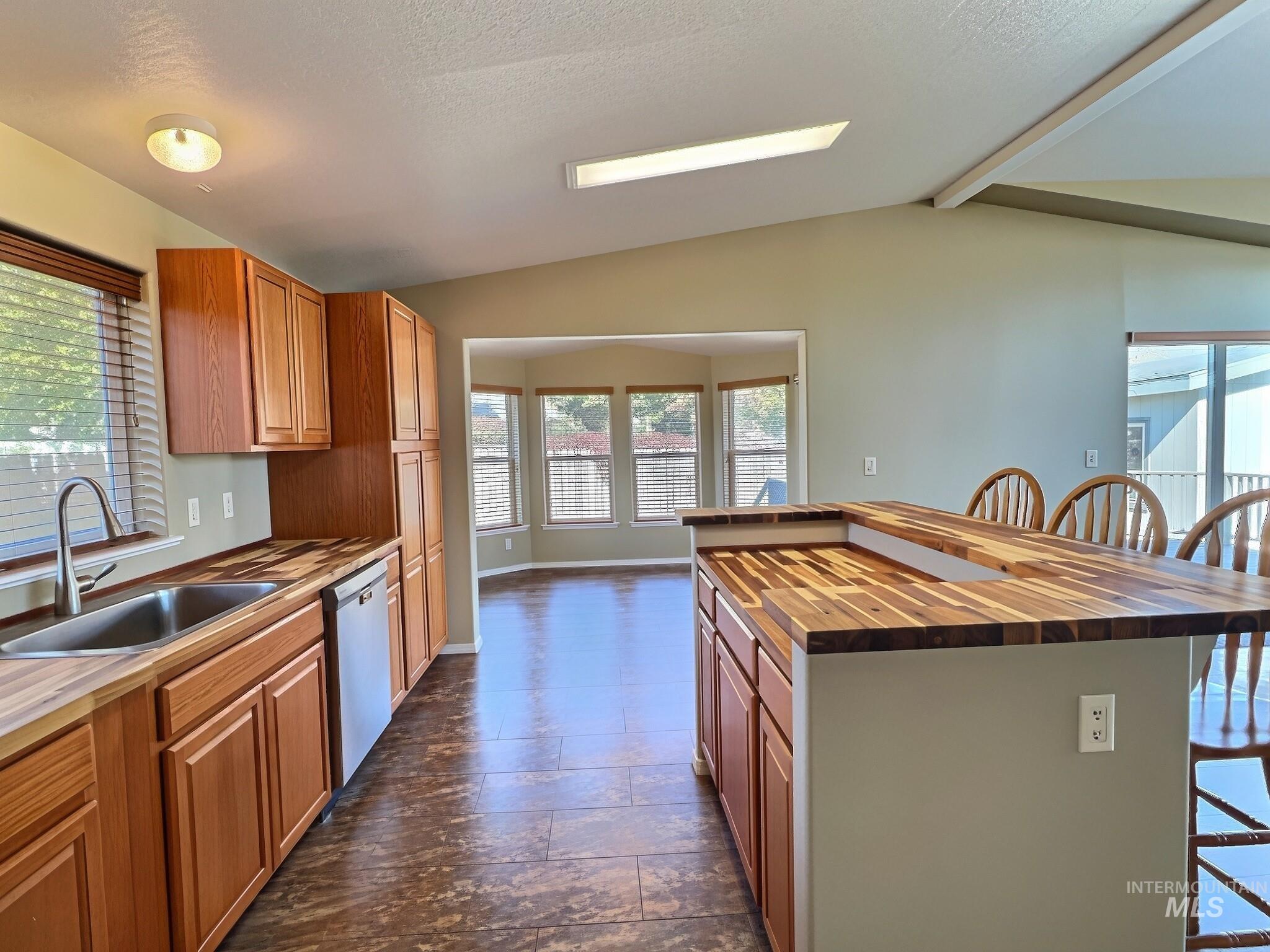 3915 Bennington Street Property Photo 21