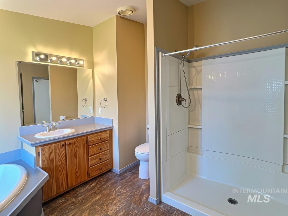 3915 Bennington Street Property Photo 25