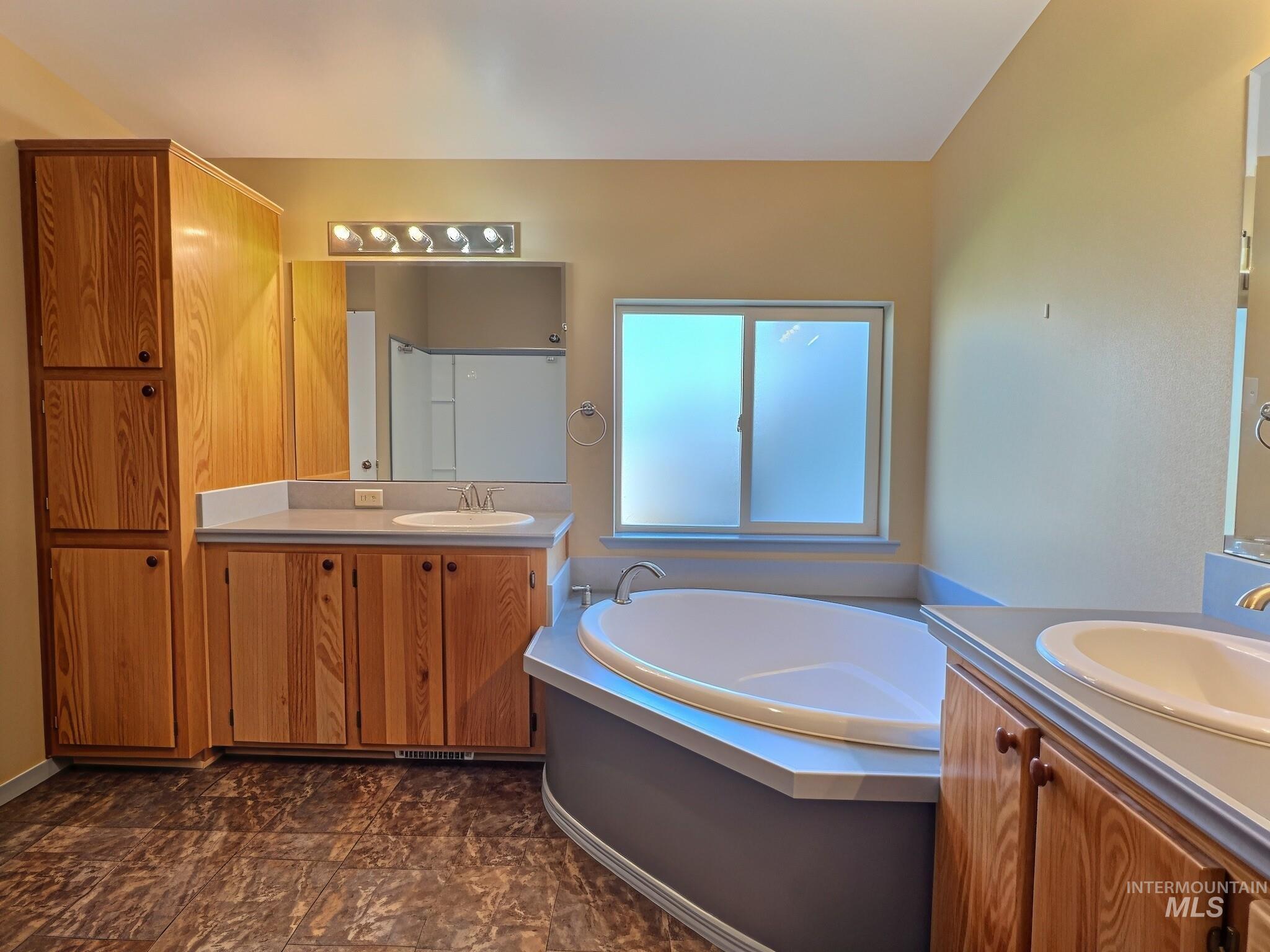 3915 Bennington Street Property Photo 26