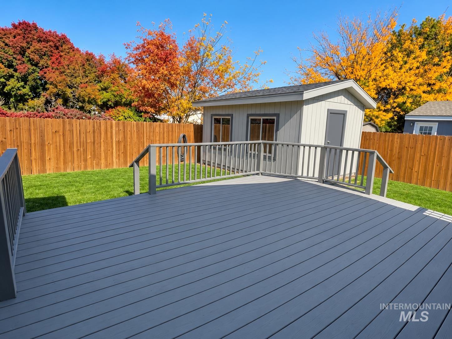 3915 Bennington Street Property Photo 28
