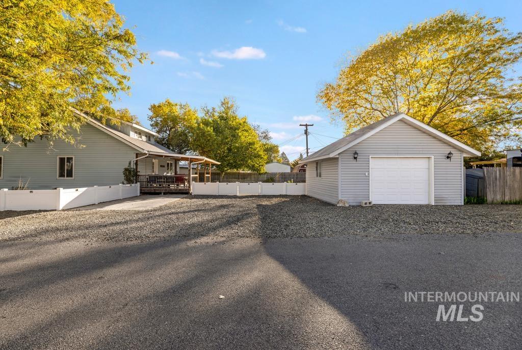 307 Lincoln St Property Photo 48