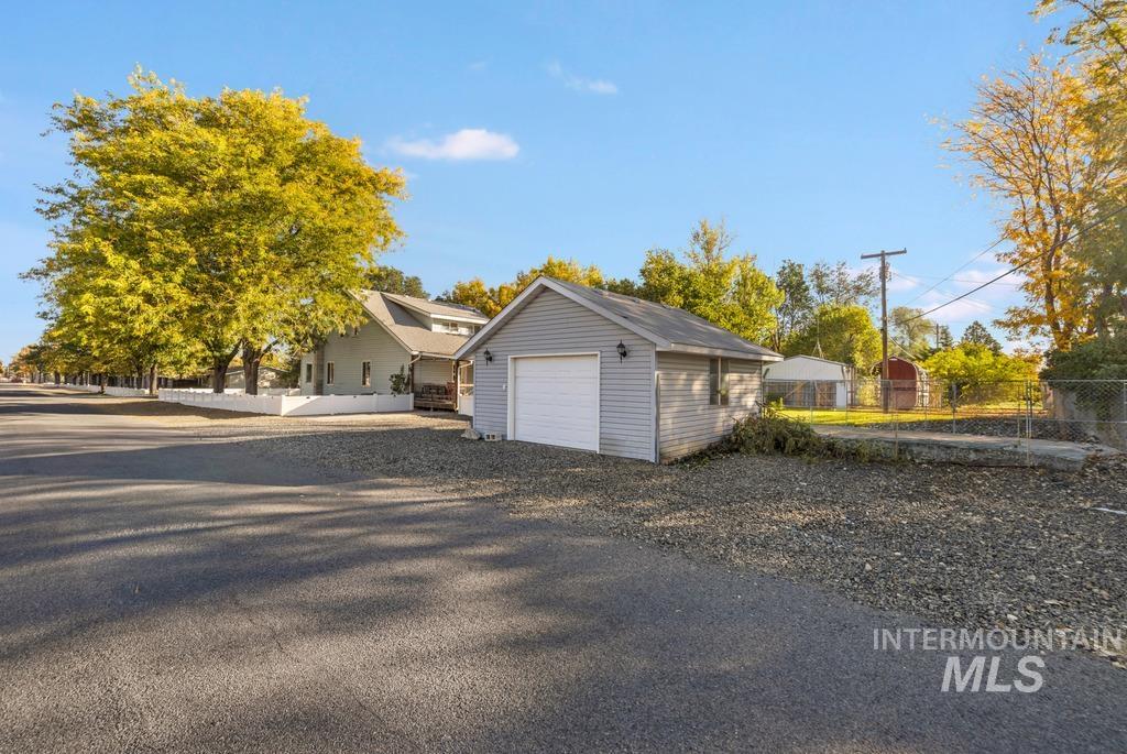 307 Lincoln St Property Photo 49