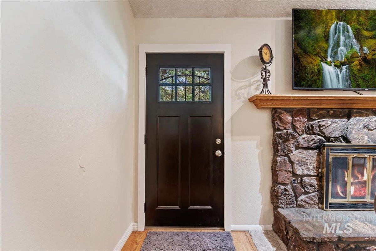 826 N Beachwood St Property Photo 7