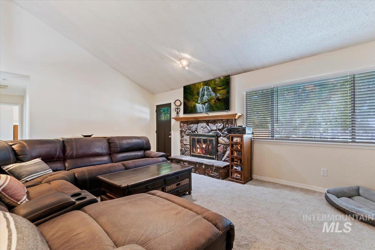 826 N Beachwood St Property Photo 10