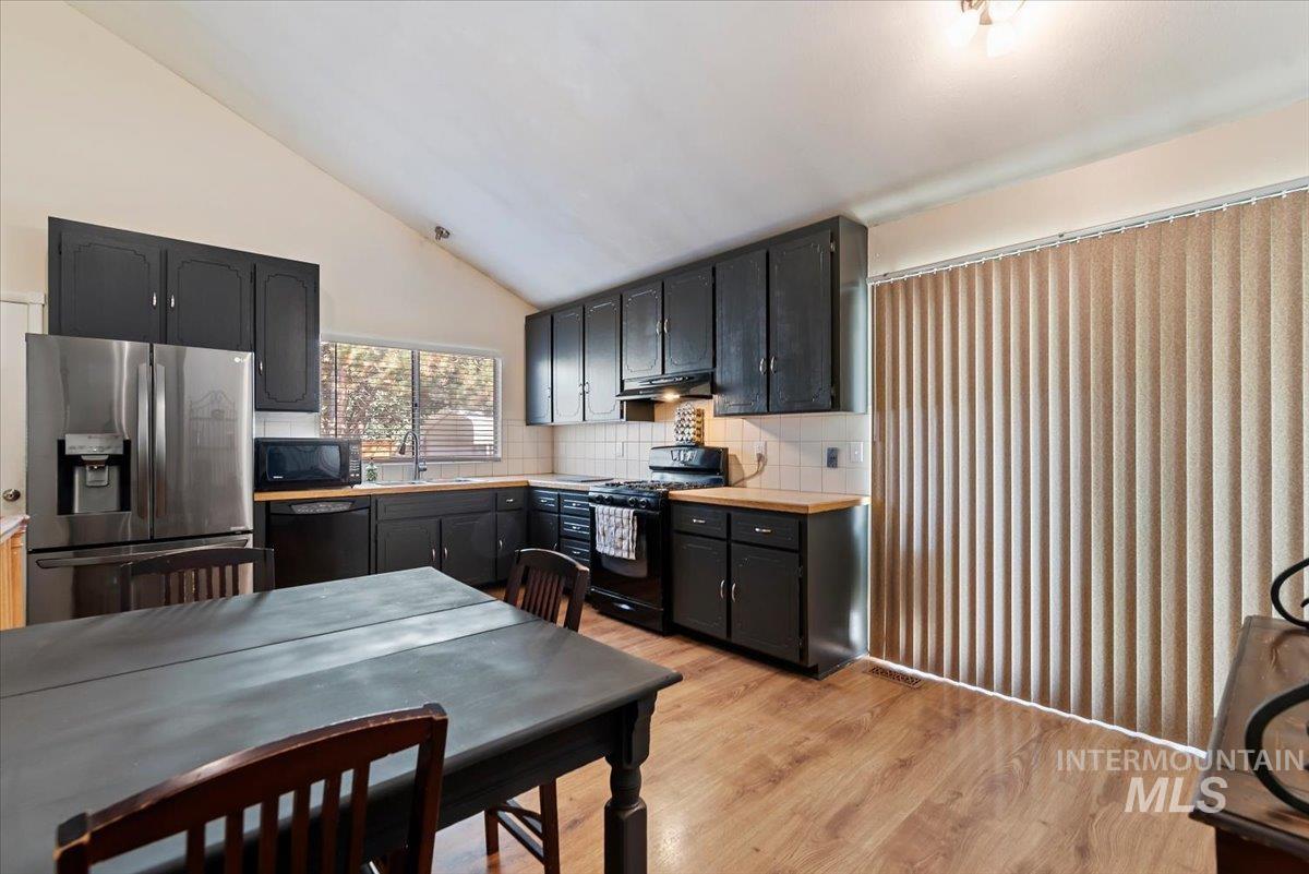 826 N Beachwood St Property Photo 13