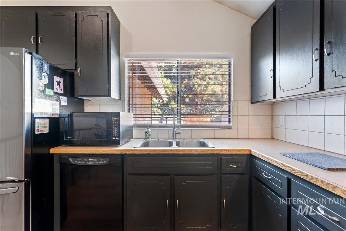 826 N Beachwood St Property Photo 14