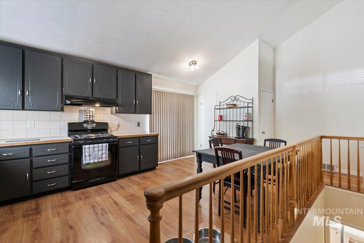 826 N Beachwood St Property Photo 15