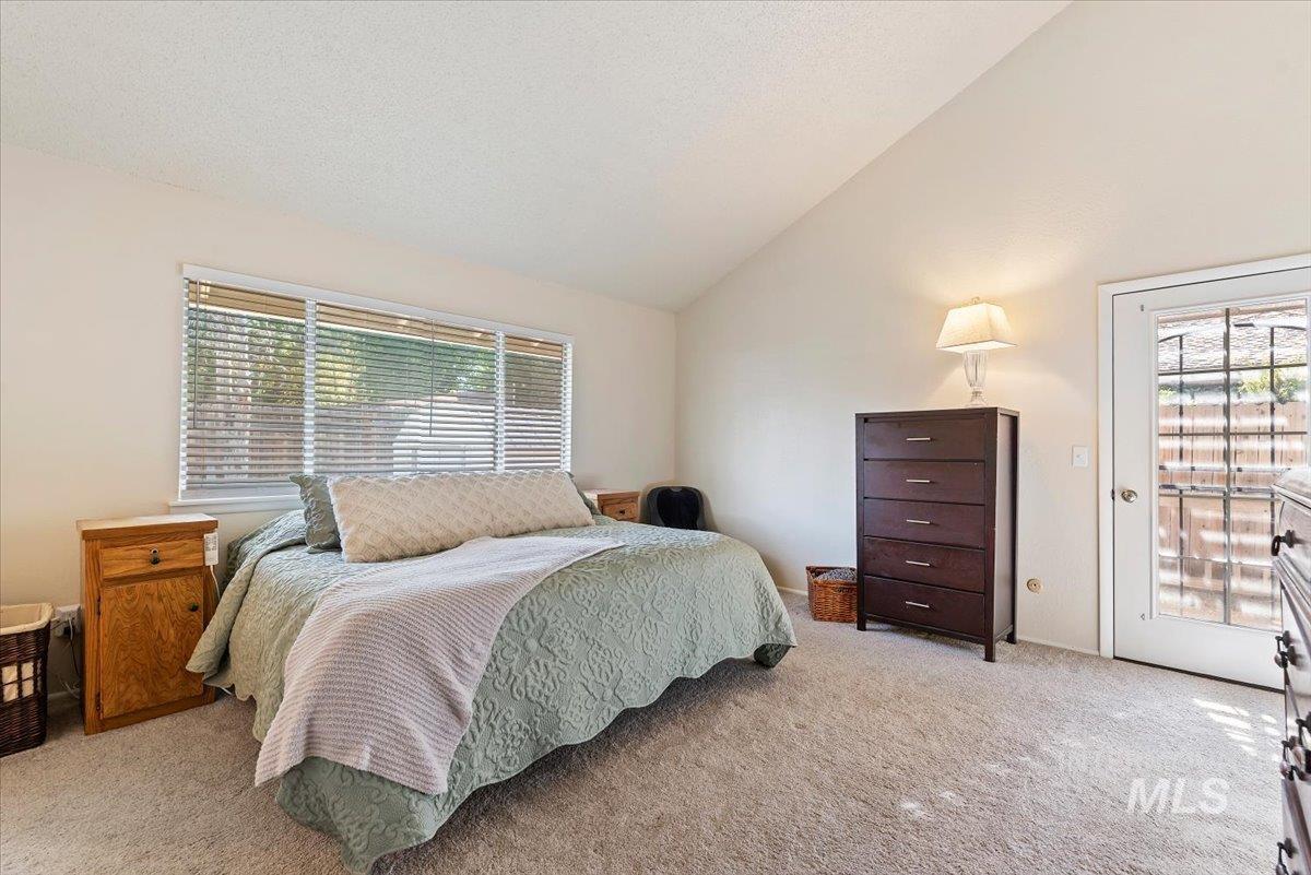 826 N Beachwood St Property Photo 16