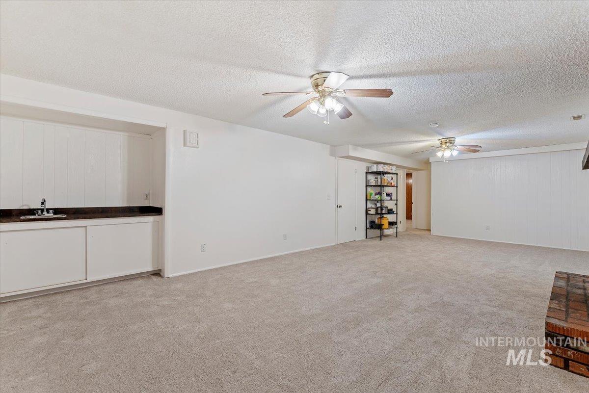826 N Beachwood St Property Photo 28