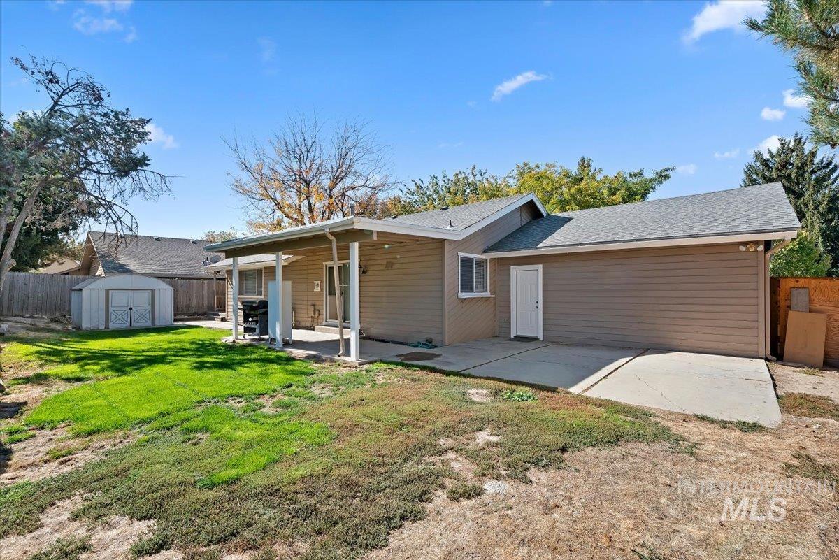826 N Beachwood St Property Photo 33
