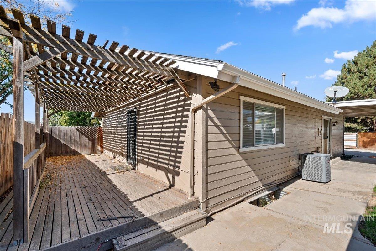 826 N Beachwood St Property Photo 36