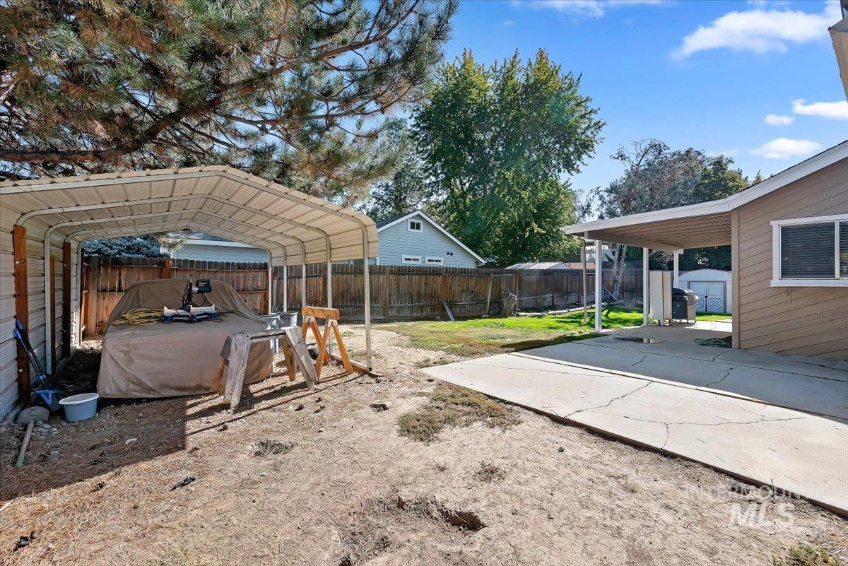 826 N Beachwood St Property Photo 38