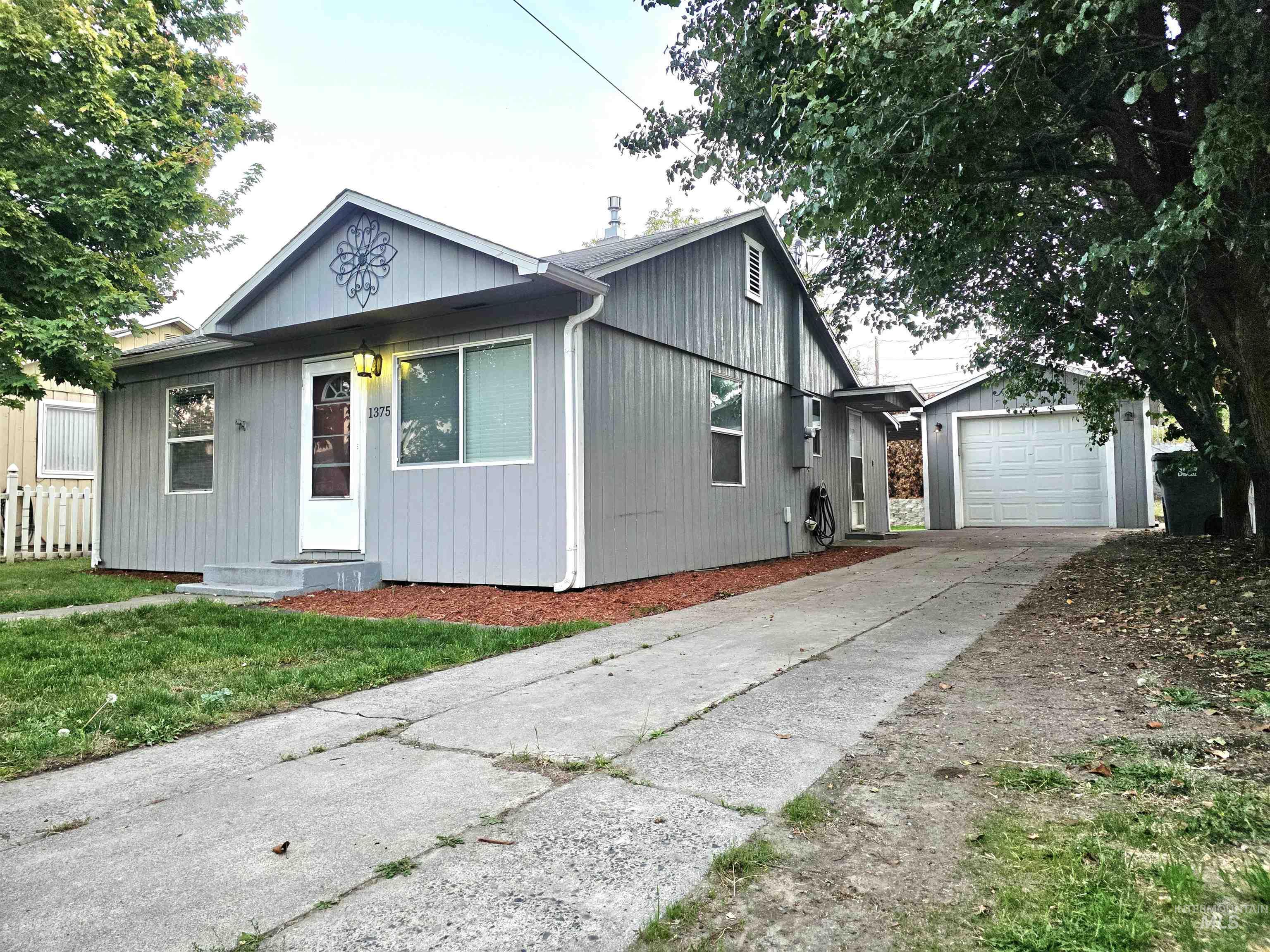1375 Poplar Property Photo 1
