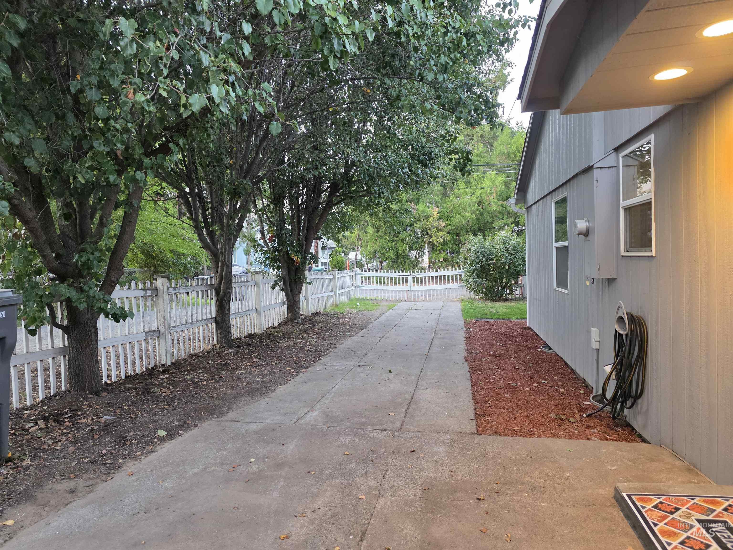 1375 Poplar Property Photo 2