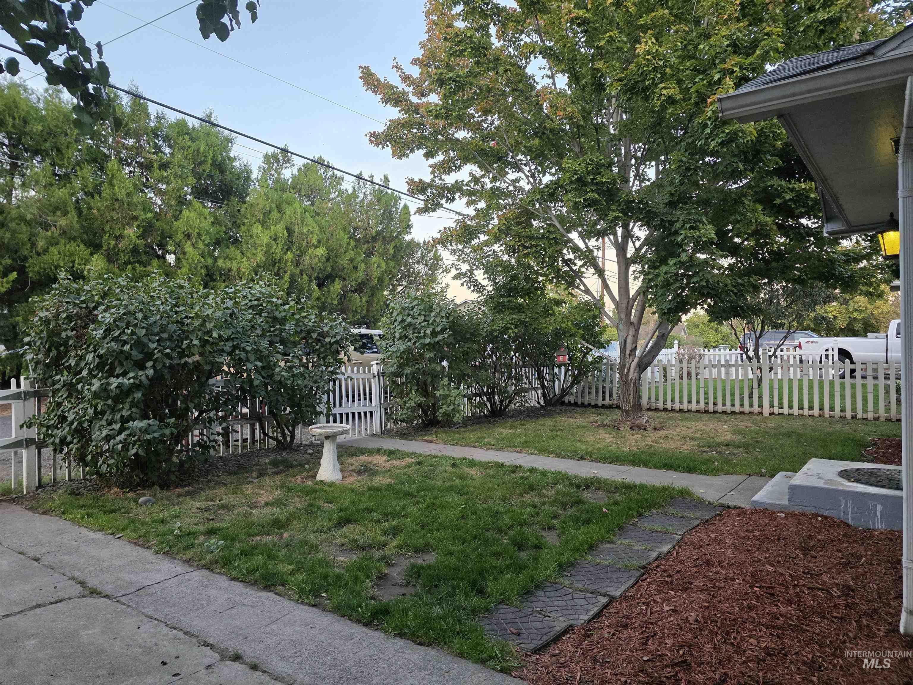 1375 Poplar Property Photo 4