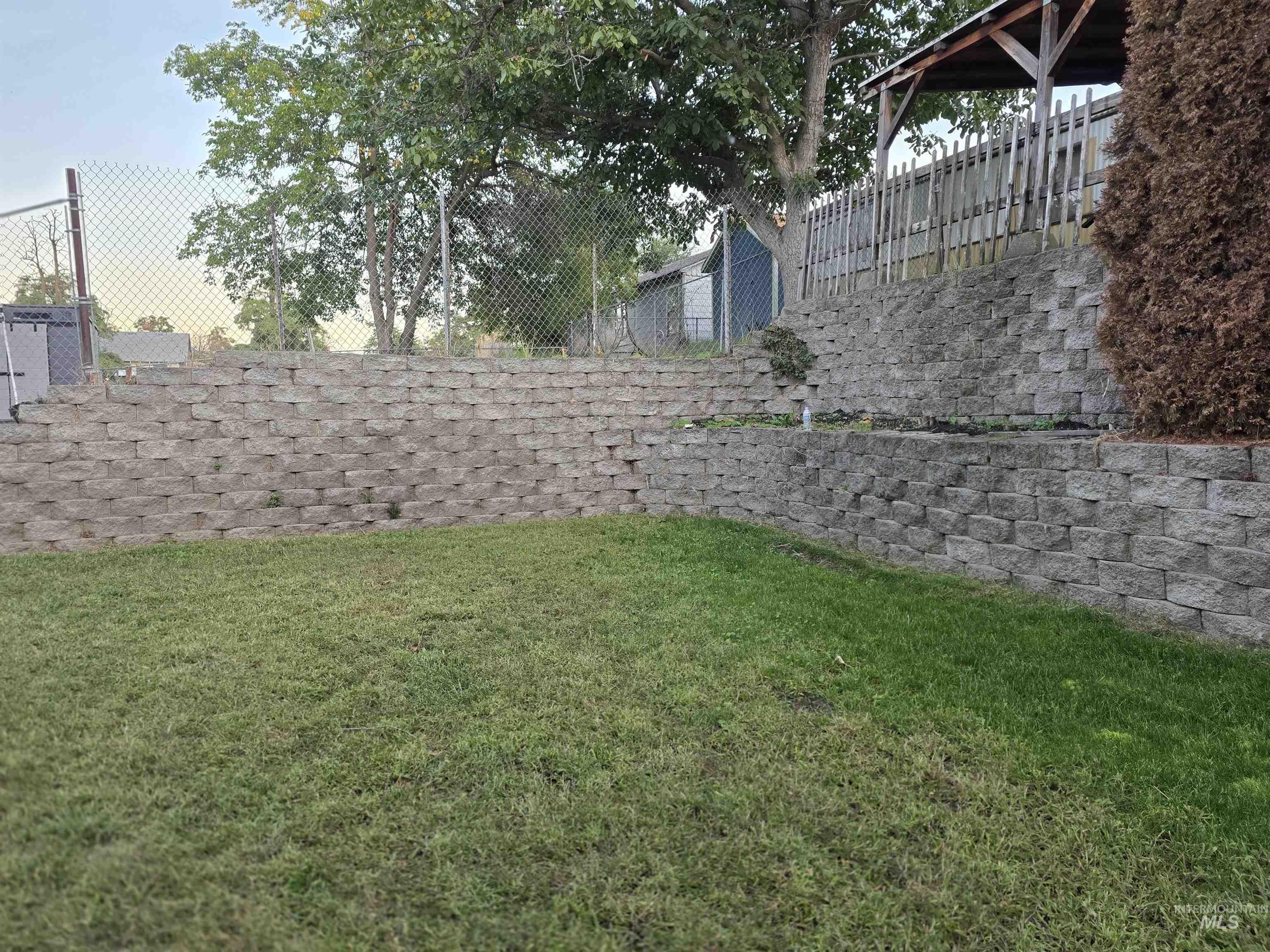 1375 Poplar Property Photo 28