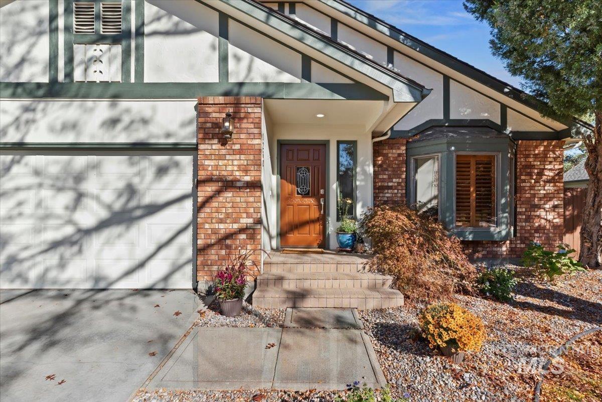 1260 E Woodvine Property Photo 2