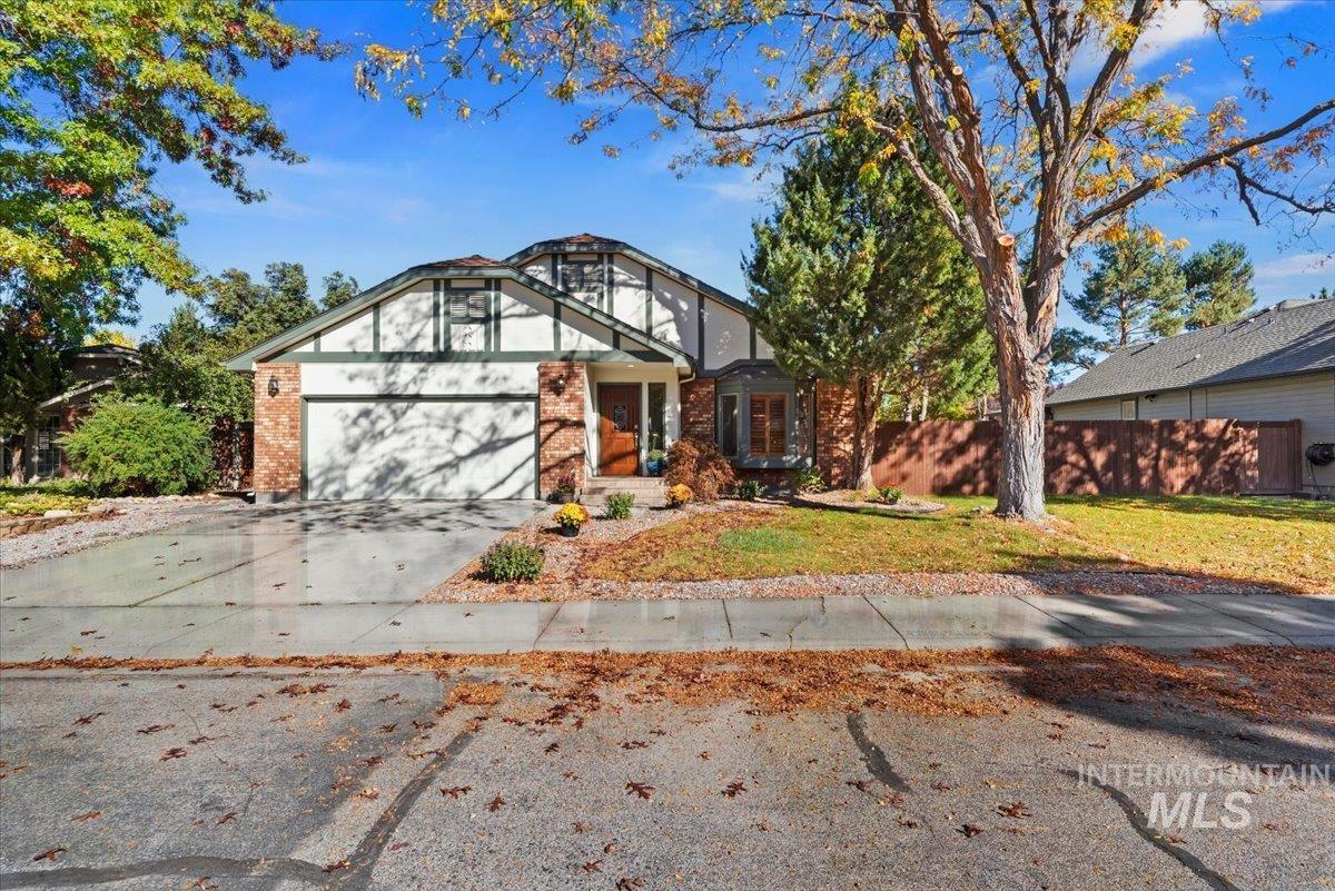 1260 E Woodvine Property Photo 3