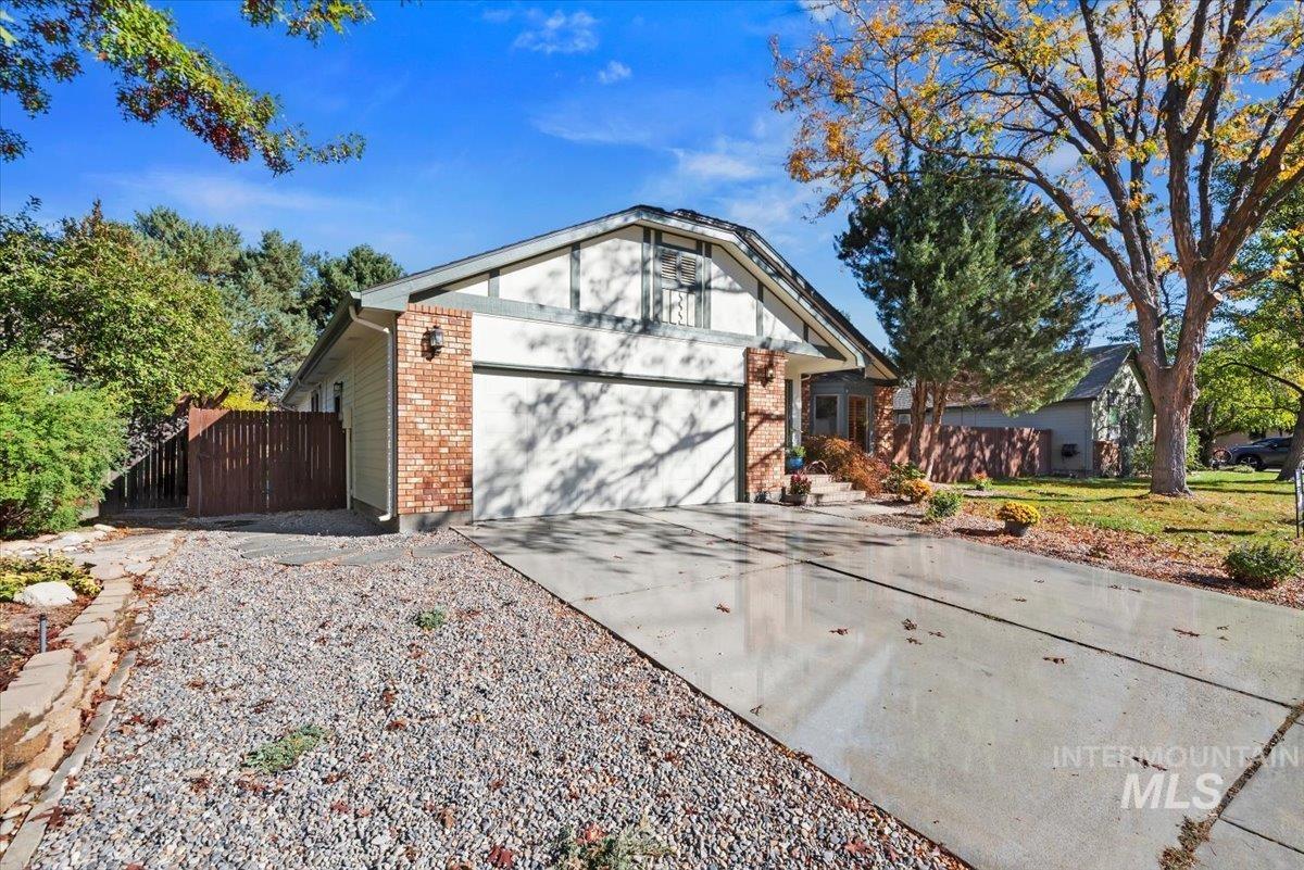 1260 E Woodvine Property Photo 4