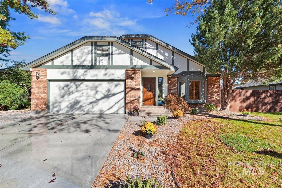 1260 E Woodvine Property Photo 5