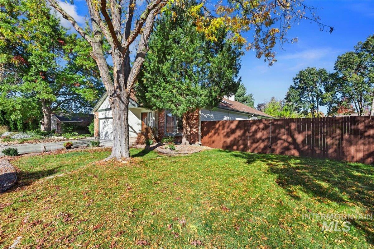 1260 E Woodvine Property Photo 6