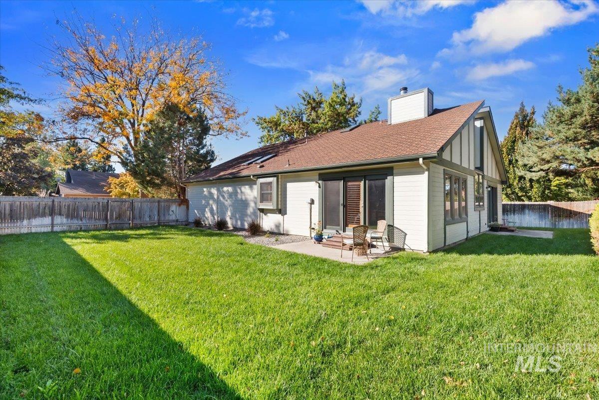 1260 E Woodvine Property Photo 7