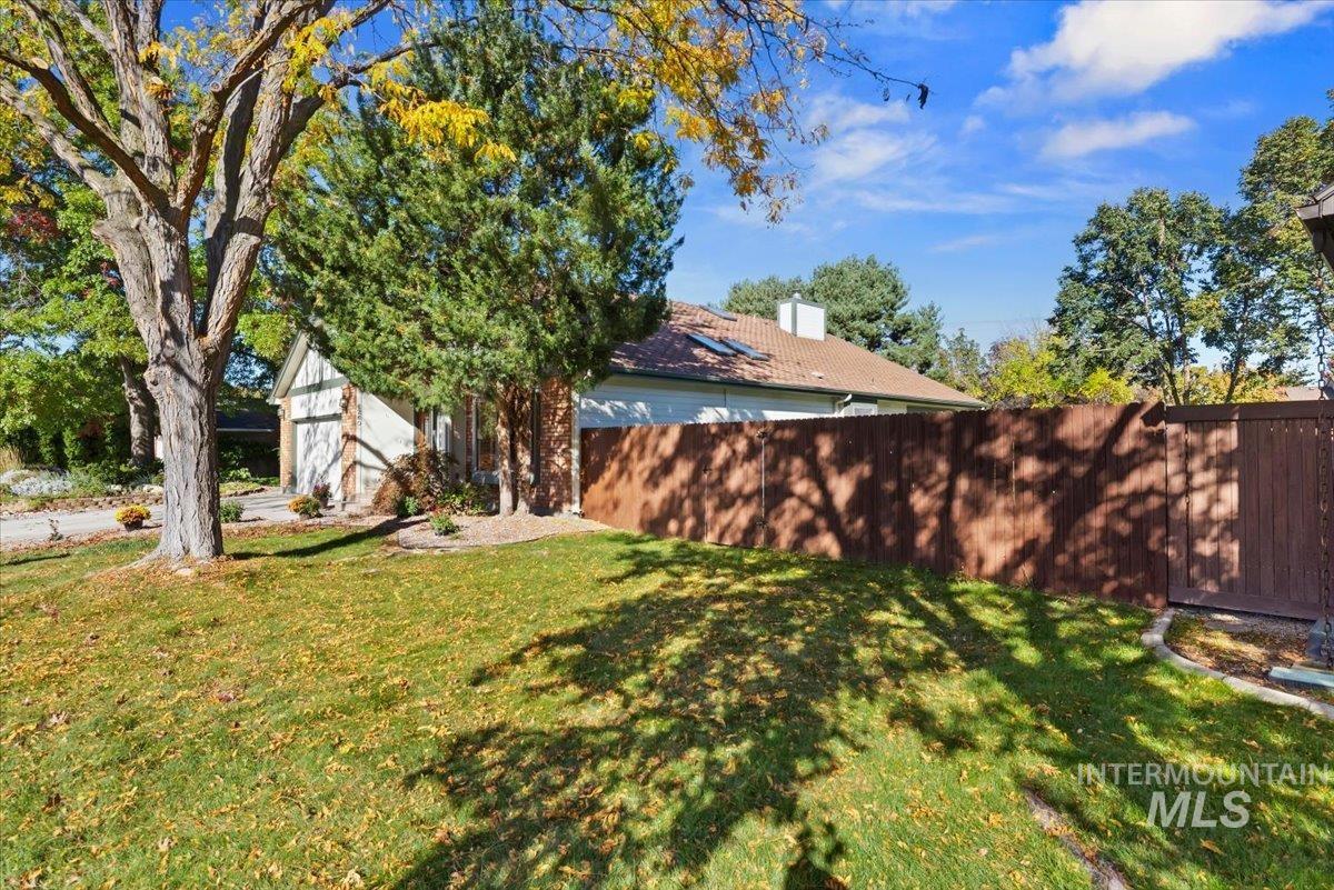 1260 E Woodvine Property Photo 11