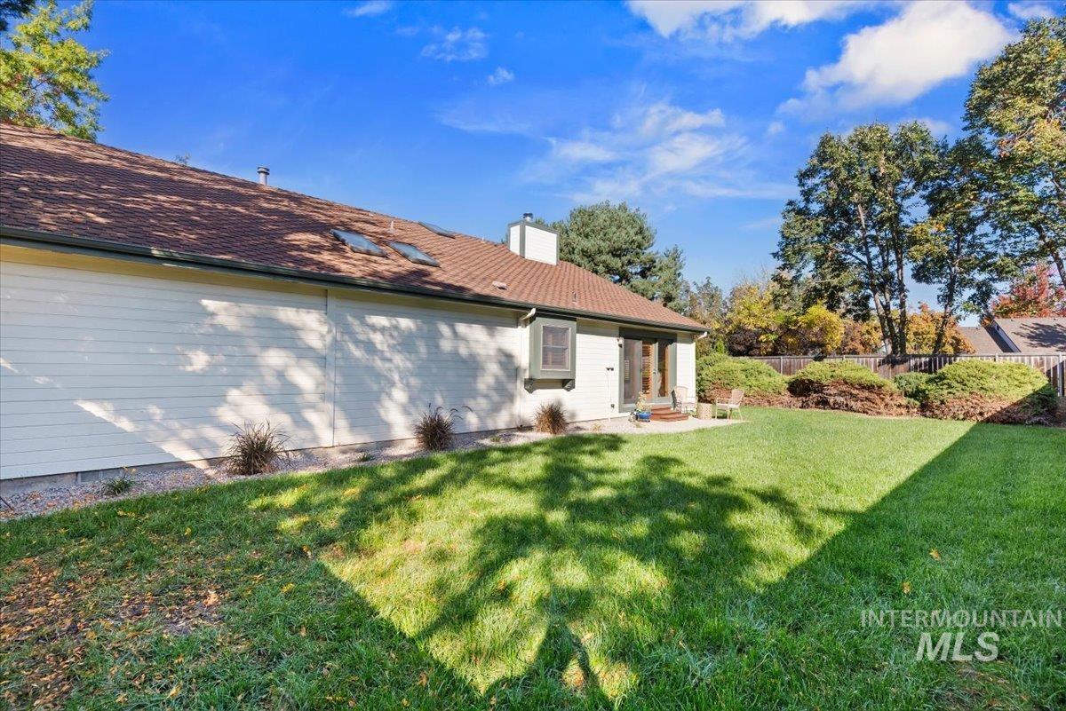 1260 E Woodvine Property Photo 12