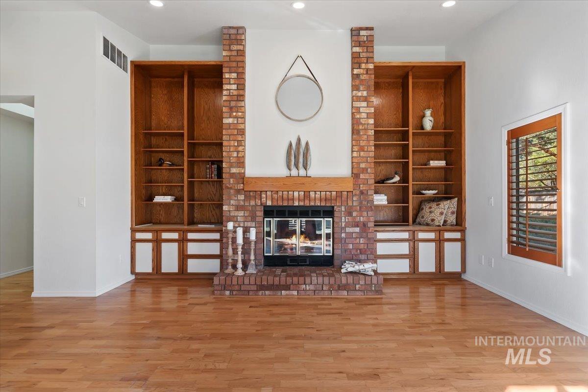 1260 E Woodvine Property Photo 17
