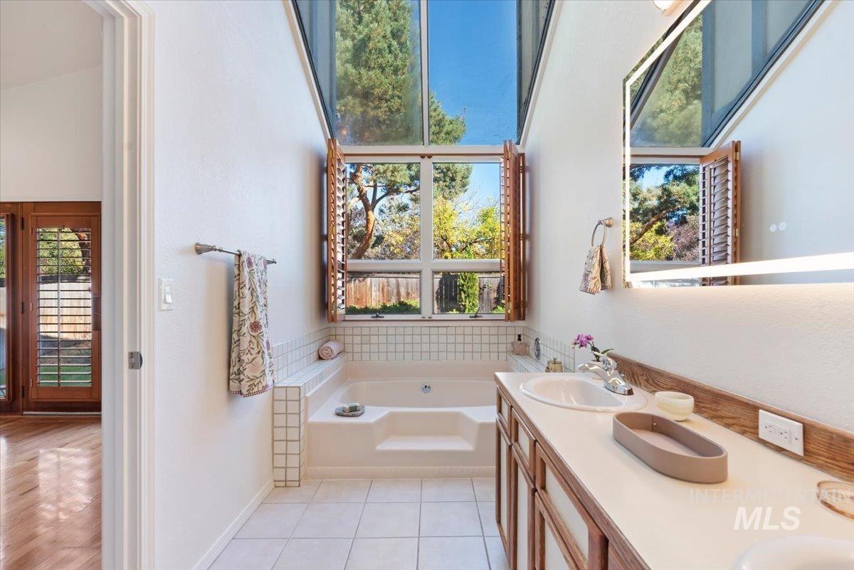 1260 E Woodvine Property Photo 40