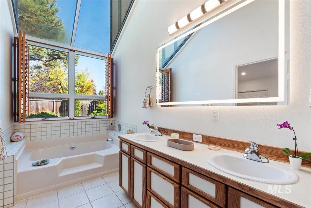 1260 E Woodvine Property Photo 41