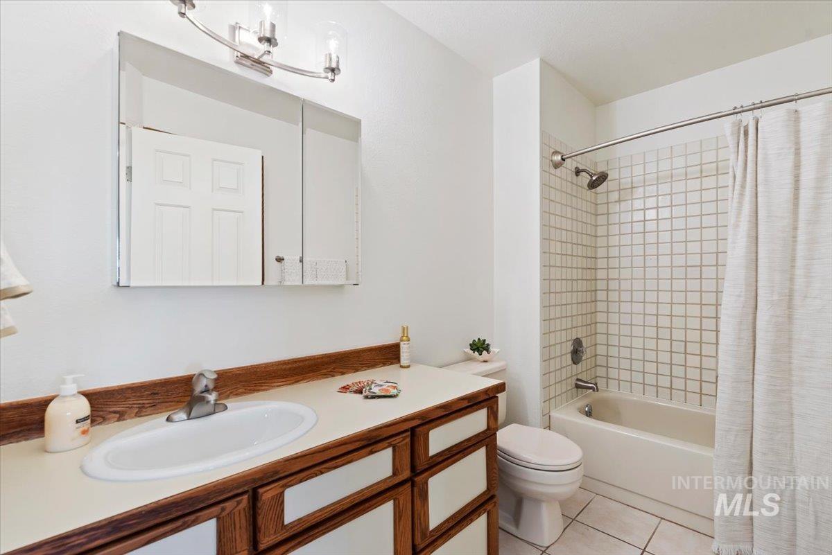 1260 E Woodvine Property Photo 45